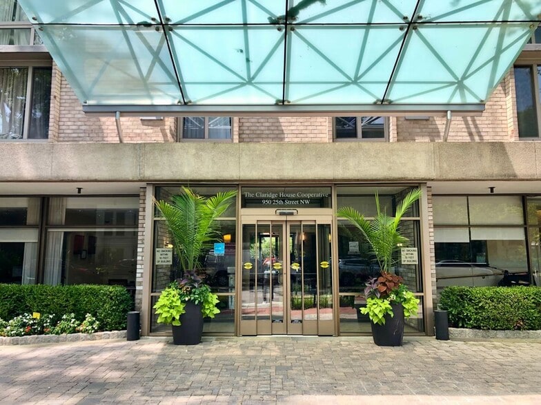 Building Photo - 950 25th St NW