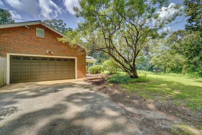 Building Photo - Reduced & Ready NOW! WATERFRONT Home in Wi...