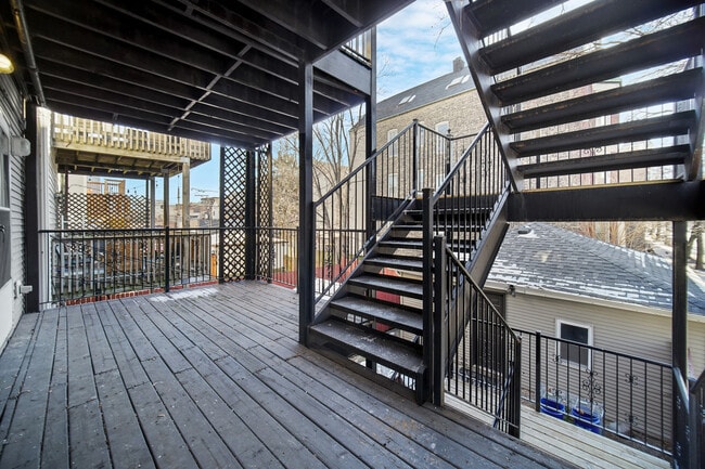 Building Photo - 2257 W Fullerton Ave