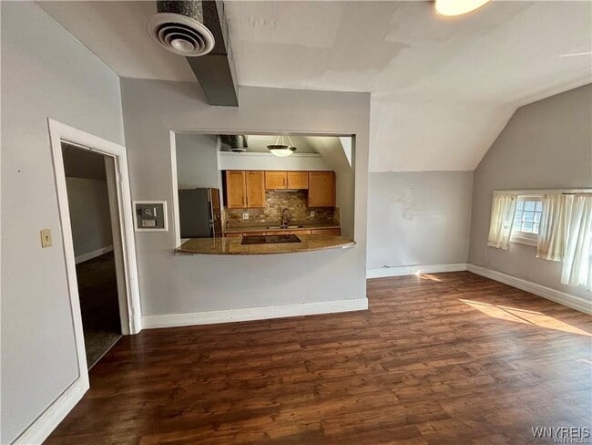 Building Photo - 42 Richmond Ave