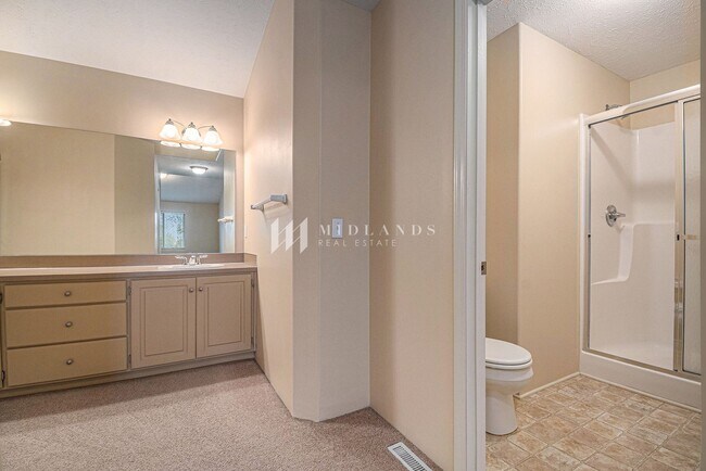 Building Photo - Ranch Townhome in Shadow View