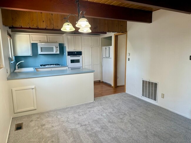 Building Photo - 28762 Cedar Dr