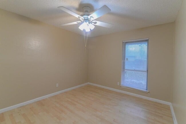 Building Photo - 115 Price Dr
