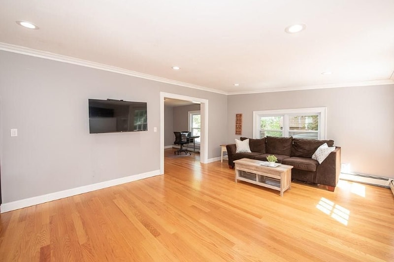 Building Photo - 5 Crescent St