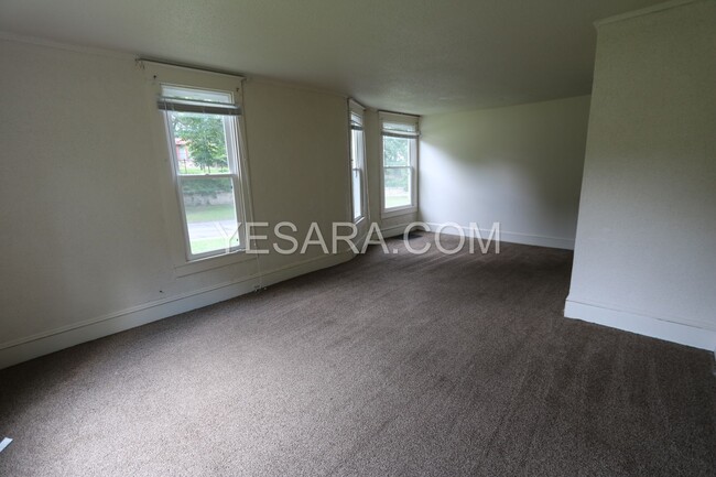 Building Photo - 2 Bedroom 2 Bath House