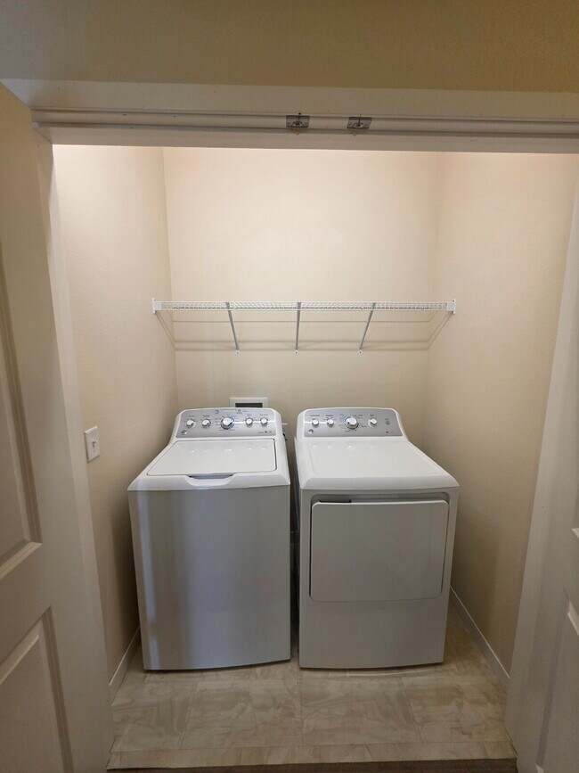 Building Photo - 2 Bedroom | 1 Bathroom 2nd Floor Apartment...