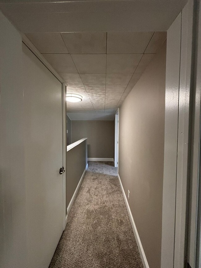 Building Photo - Newly remodeled 3+ bedroom