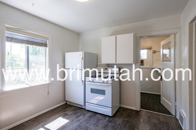 Building Photo - 1102 S 800 E