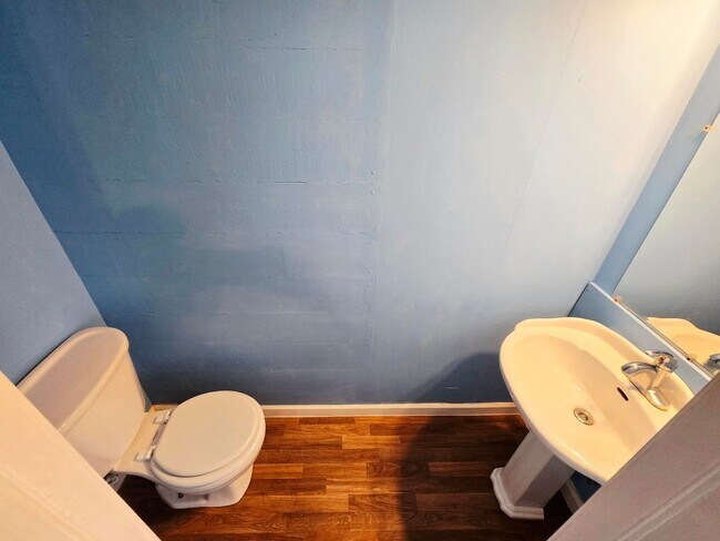 Building Photo - Charming Rental Opportunity in Burlington