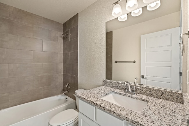 Building Photo - 226 E Chestnut St