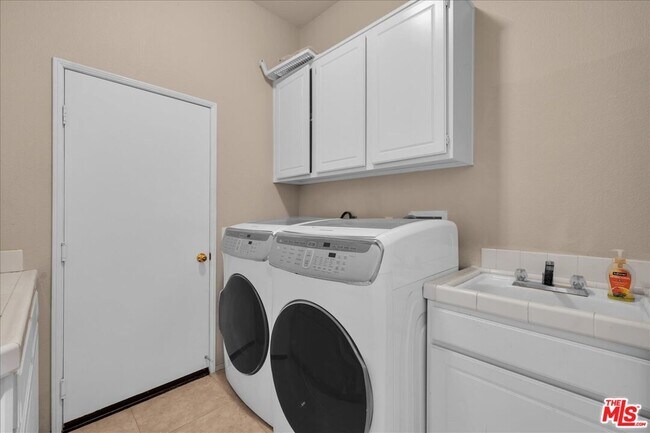 Building Photo - 40808 Eastwood Ln