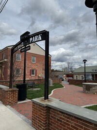 Building Photo - Newly Renovated 2BR in Downtown Myersville!