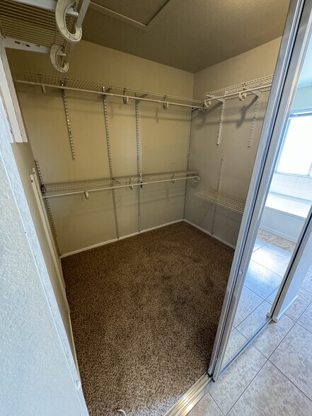 Building Photo - 1652 Sand Canyon Dr
