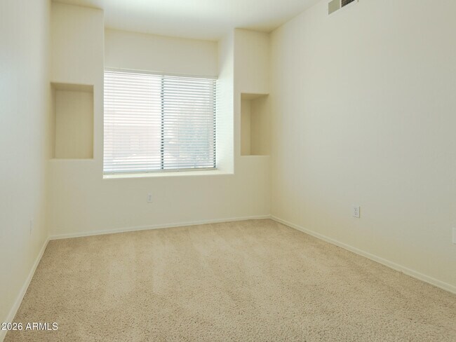Building Photo - 705 W Queen Creek Rd