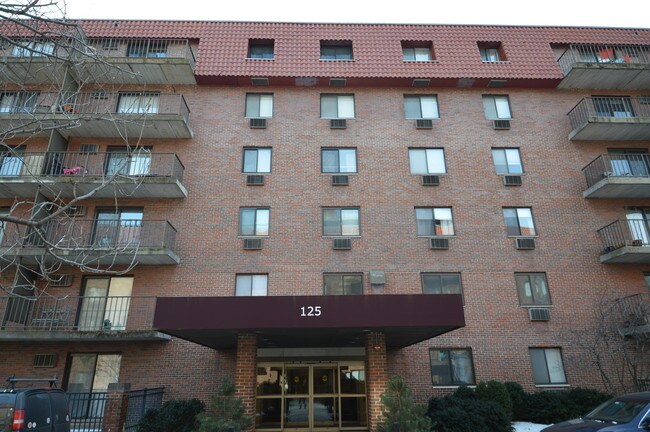 Building Photo - 125 Pleasant St