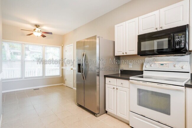 Building Photo - 1600 Nesfield Pl