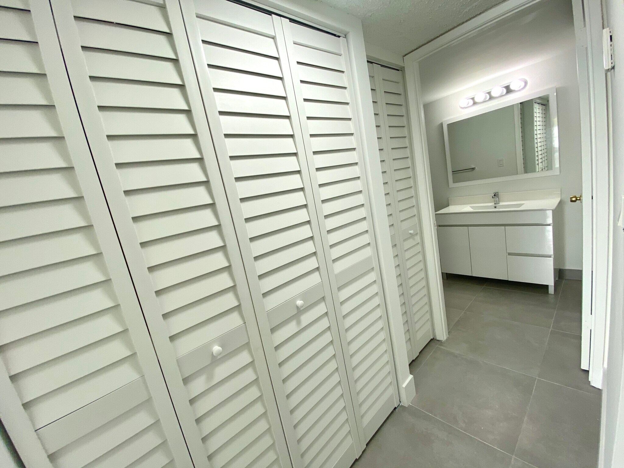 Building Photo - 8005 Lake Dr