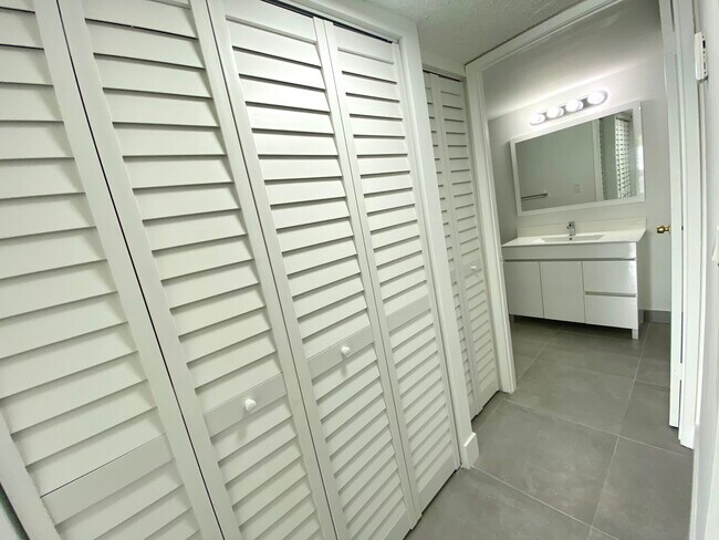 Building Photo - 8005 Lake Dr