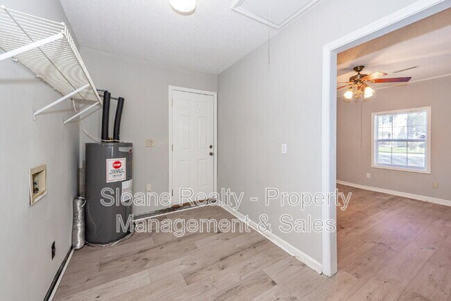 Building Photo - 5161 Eastway St