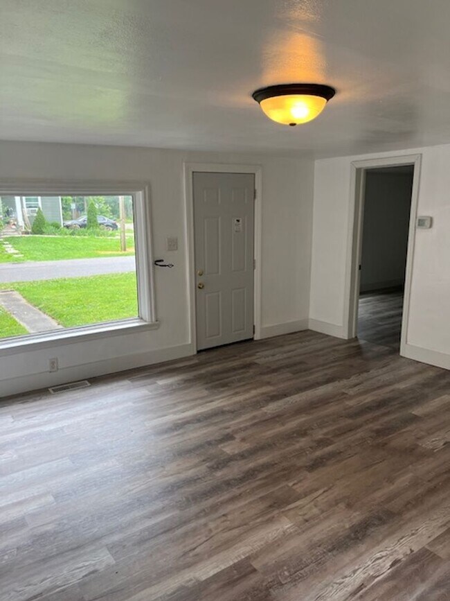 Building Photo - Charming 2-Bedroom Home Near Switchyard Park – Available August!