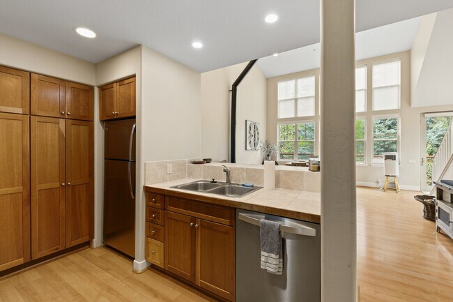 Building Photo - 562 Evans Ct