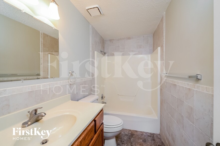 Building Photo - 6020 Stone Bluff Dr