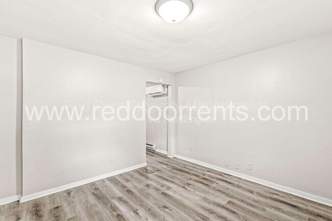 Building Photo - 970 Edgemont Ave