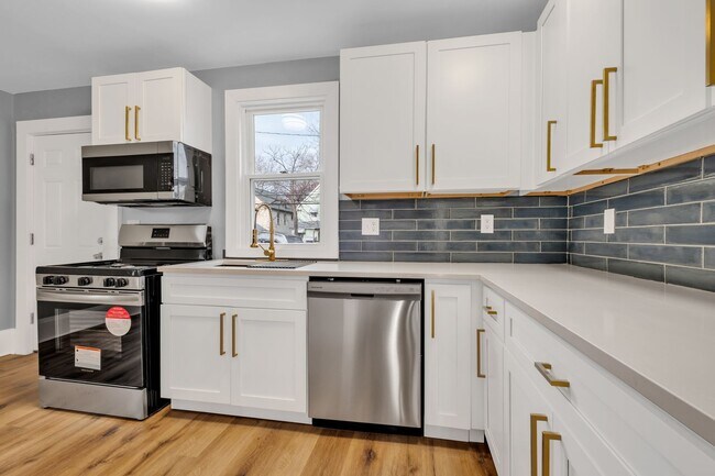 Building Photo - Fully renovated house located on Cleveland...