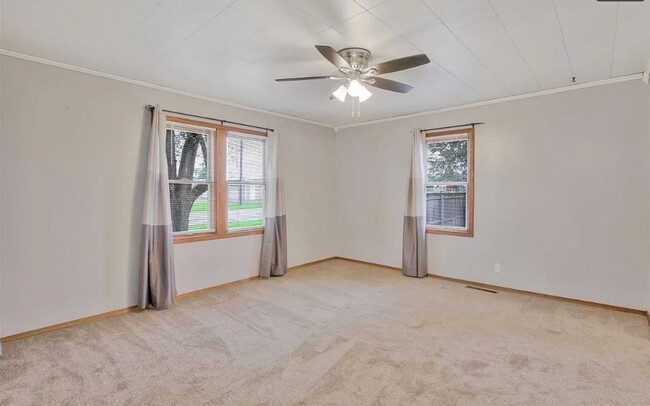 Building Photo - Beautiful Goddard Home with Oversized Garage