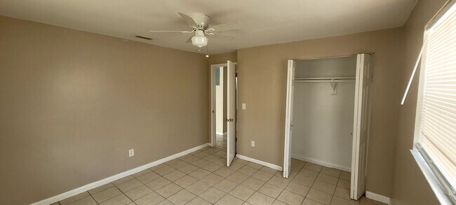 Building Photo - Allancar 164