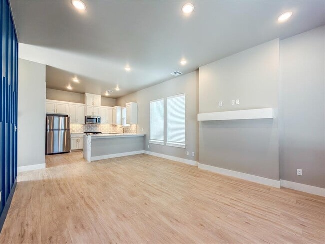 Building Photo - 2610 Crescent Ave