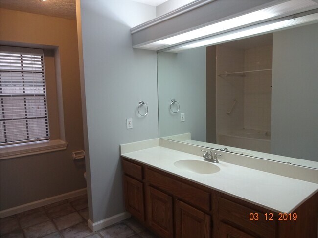 Building Photo - 73 Hickory Oak Dr