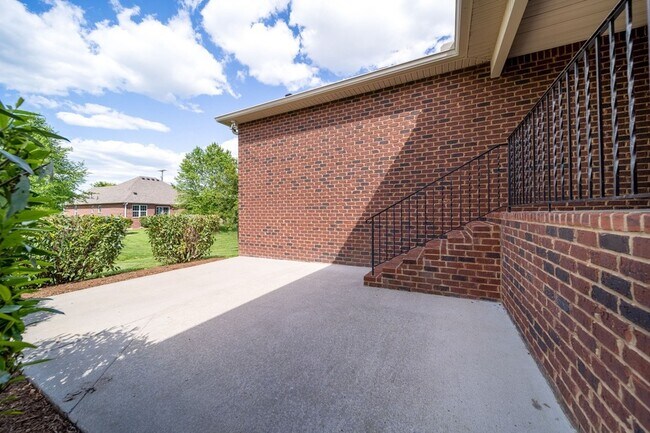 Building Photo - 176 Longspur Dr