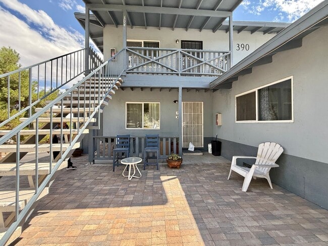 Building Photo - Charming 2-Bed Apartment – Well-Maintained...