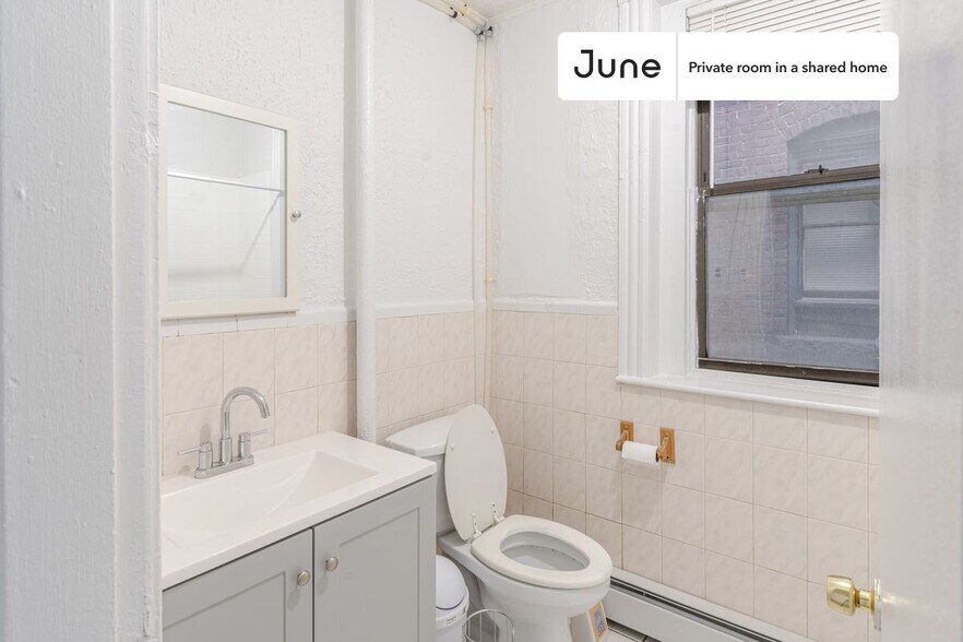 Building Photo - Room in Shared 4 bed/1 bath home in Allston