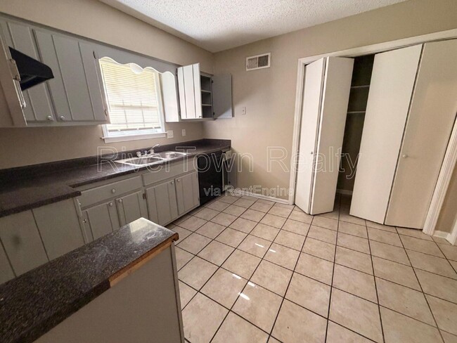 Building Photo - 4311 Springwind Rd