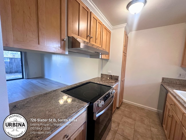 Building Photo - Updated Two Bedroom Ground Floor Apartment in Prime Santa Rosa Location