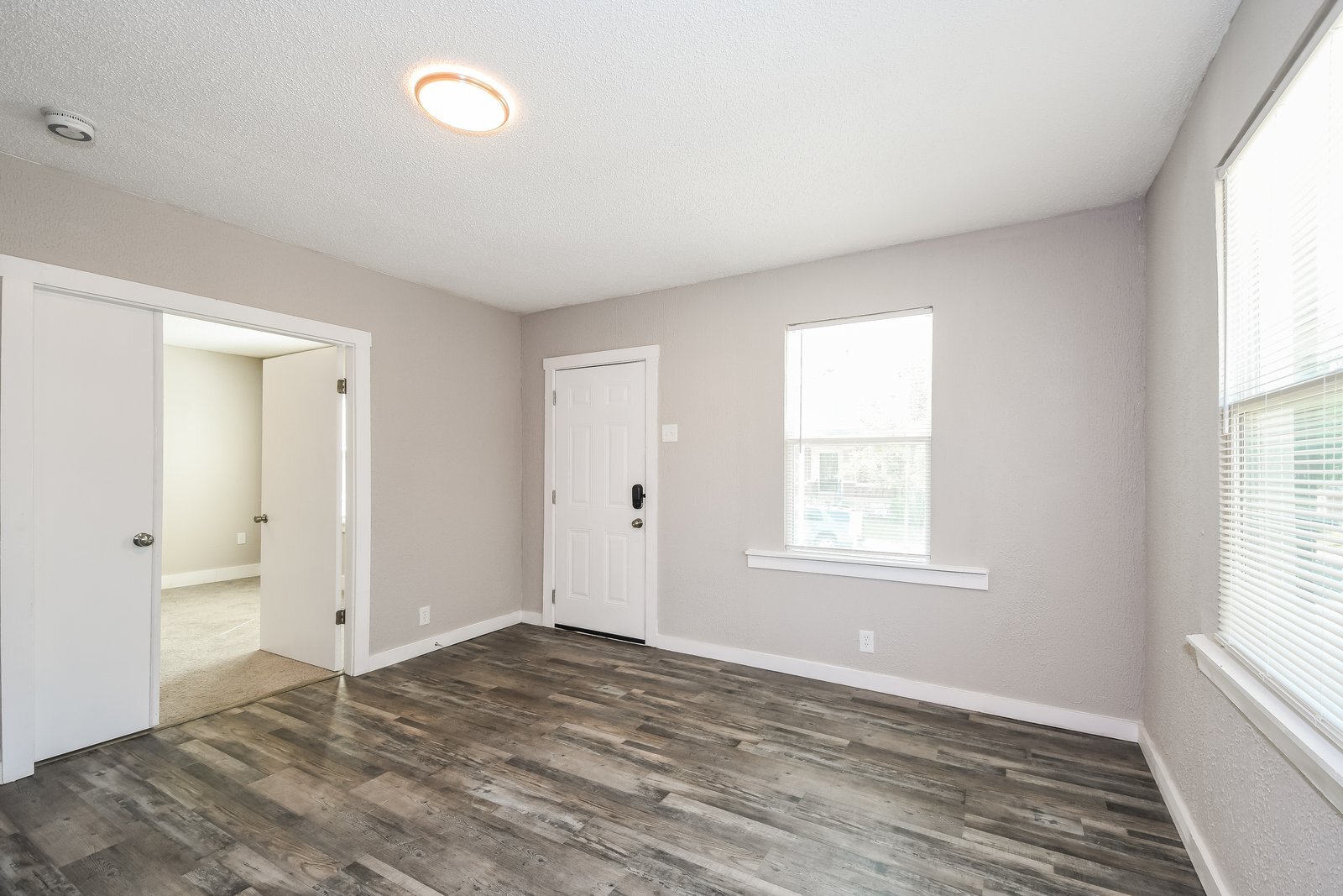 Building Photo - 1939 Chippewa St