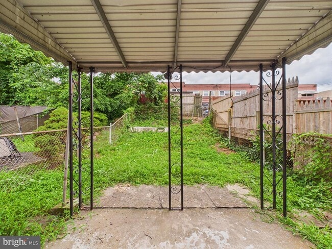 Building Photo - 2033 Valleyview Dr