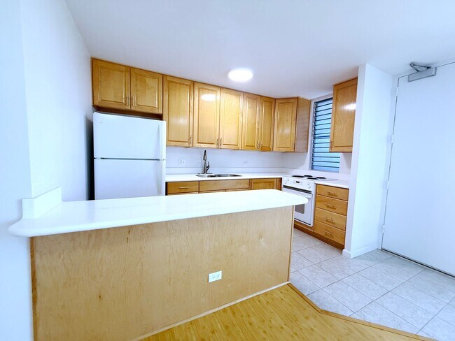 Building Photo - **VIEW FULL AD FOR DETAILS** 1 BED / 1 BAT...