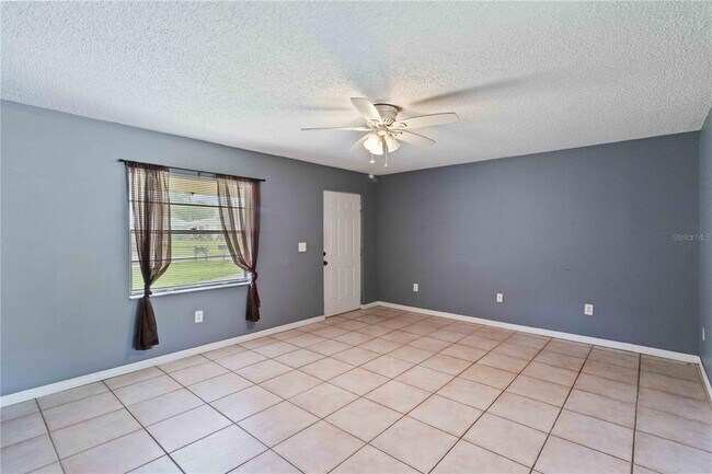 Building Photo - 284 Lomond Dr