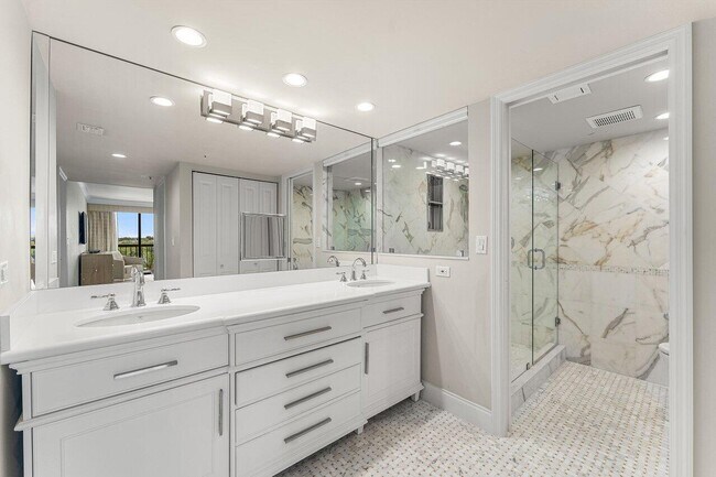 Building Photo - 4740 S Ocean Blvd