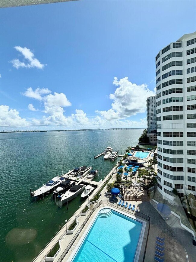 Building Photo - 801 Brickell Bay Dr