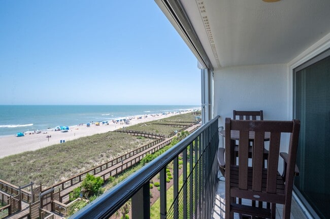 Building Photo - PERFECT "WORK FROM HOME" OFF-SEASON LOCATION