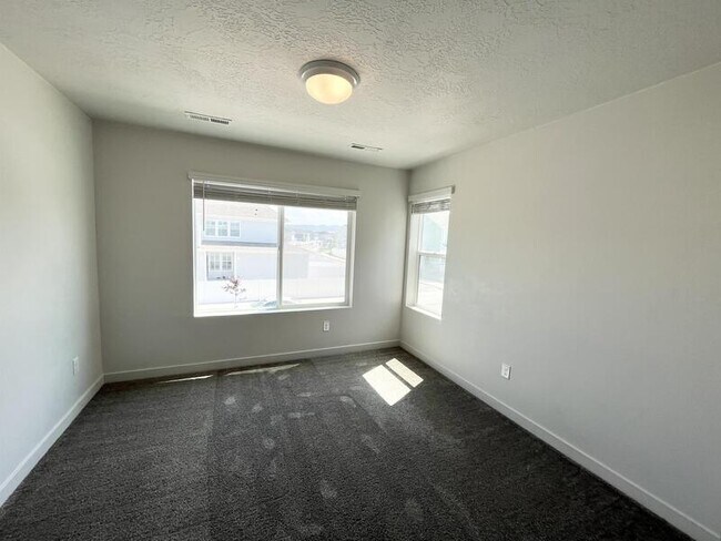 Building Photo - 1508 W Sparta Way