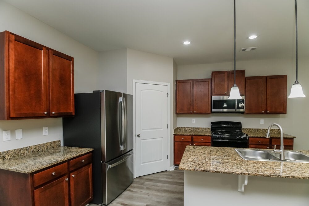 Building Photo - 213 Hollyhock Ln