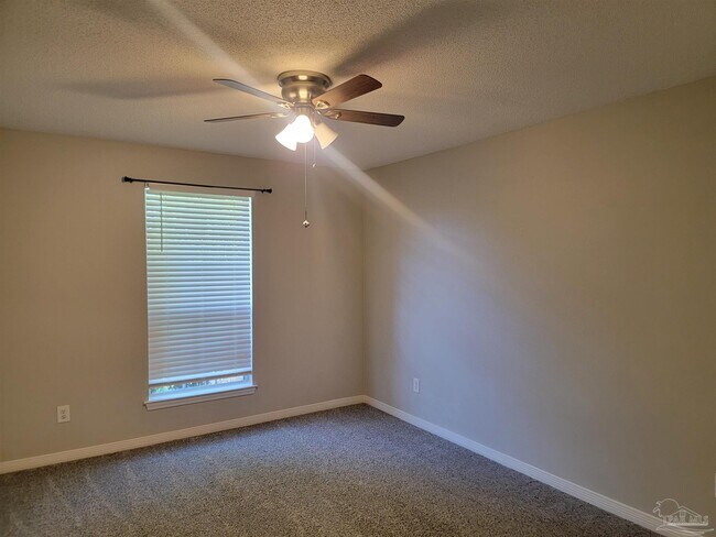 Building Photo - 4878 Pineview Ridge Rd