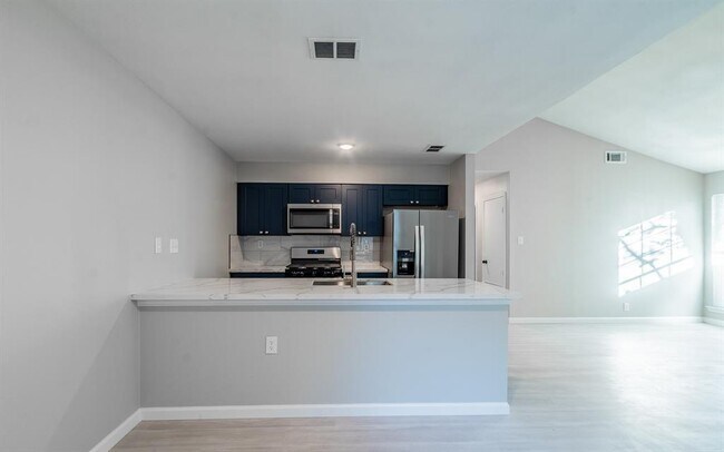 Building Photo - 915 Sirocco Dr