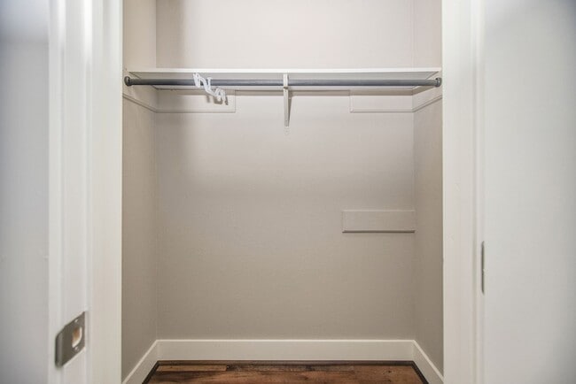 Building Photo - 8 Las Brisas Pl