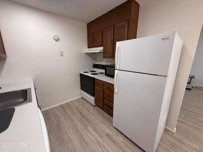 Building Photo - 1178B Clydebank Ct